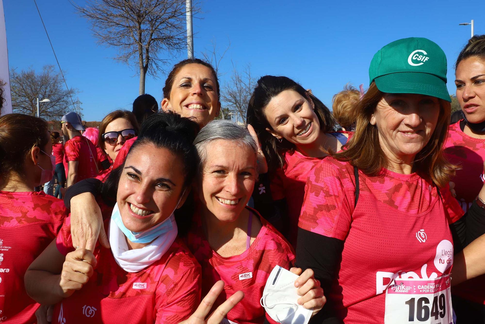 'Pink Running': más de 2.000 corredoras tiñen de rosa las calles de Córdoba