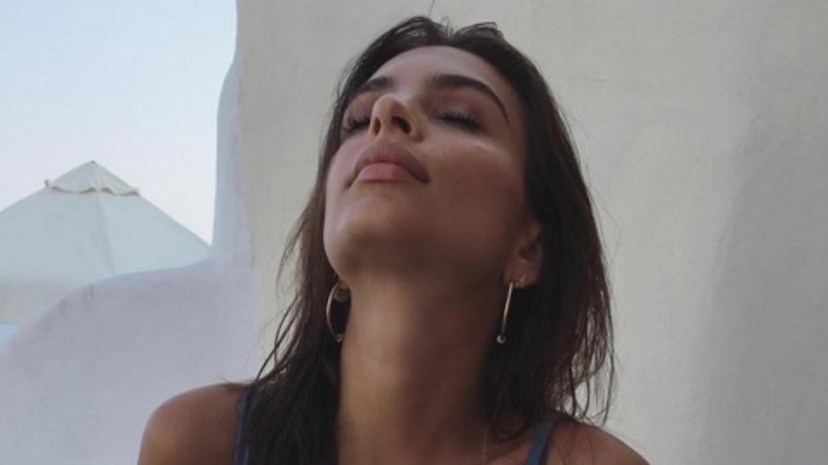 Emily Ratajkowski desafía la censura de Instagram con un desnudo