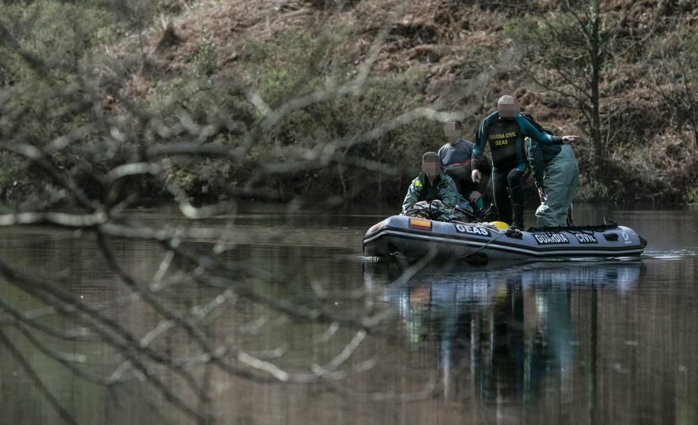 Los agentes siguen buscando en el pantano pruebas del asesinato de Paz Fernández