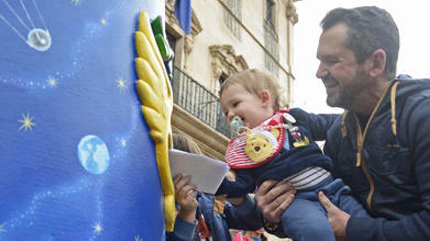 Los pajes anuncian llegada de los Reyes y recogen cartas de niños en Palma