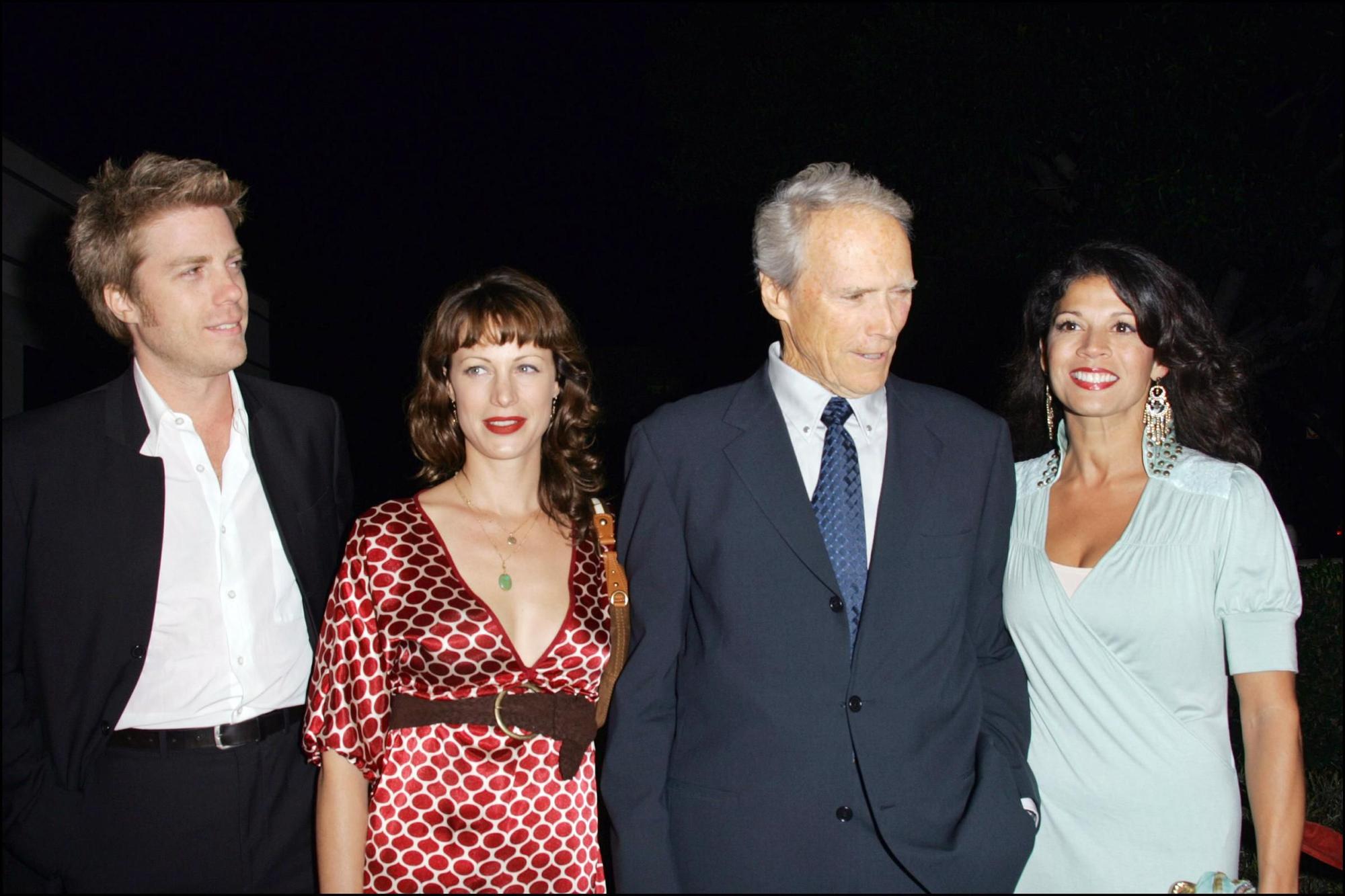 Clint Eastwood con sus hijos Alison y Kyle y su exmujer Dina