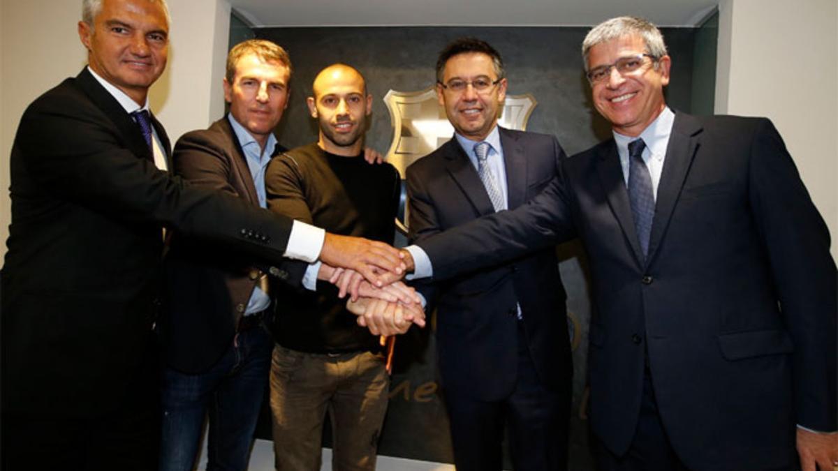 Mascherano firmó la renovación con el FC Barcelona