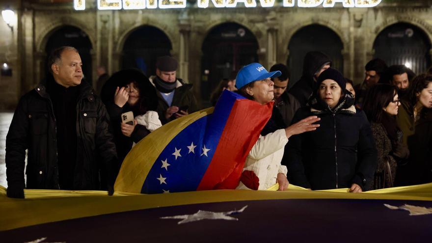 Un centenar de venezolanos celebran en Gijón la captura de Nicolás Maduro: "Es el inicio de un cambio"