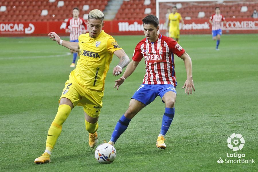 Partido de la Liga Smartbank entre el Sporting y el Málaga CF