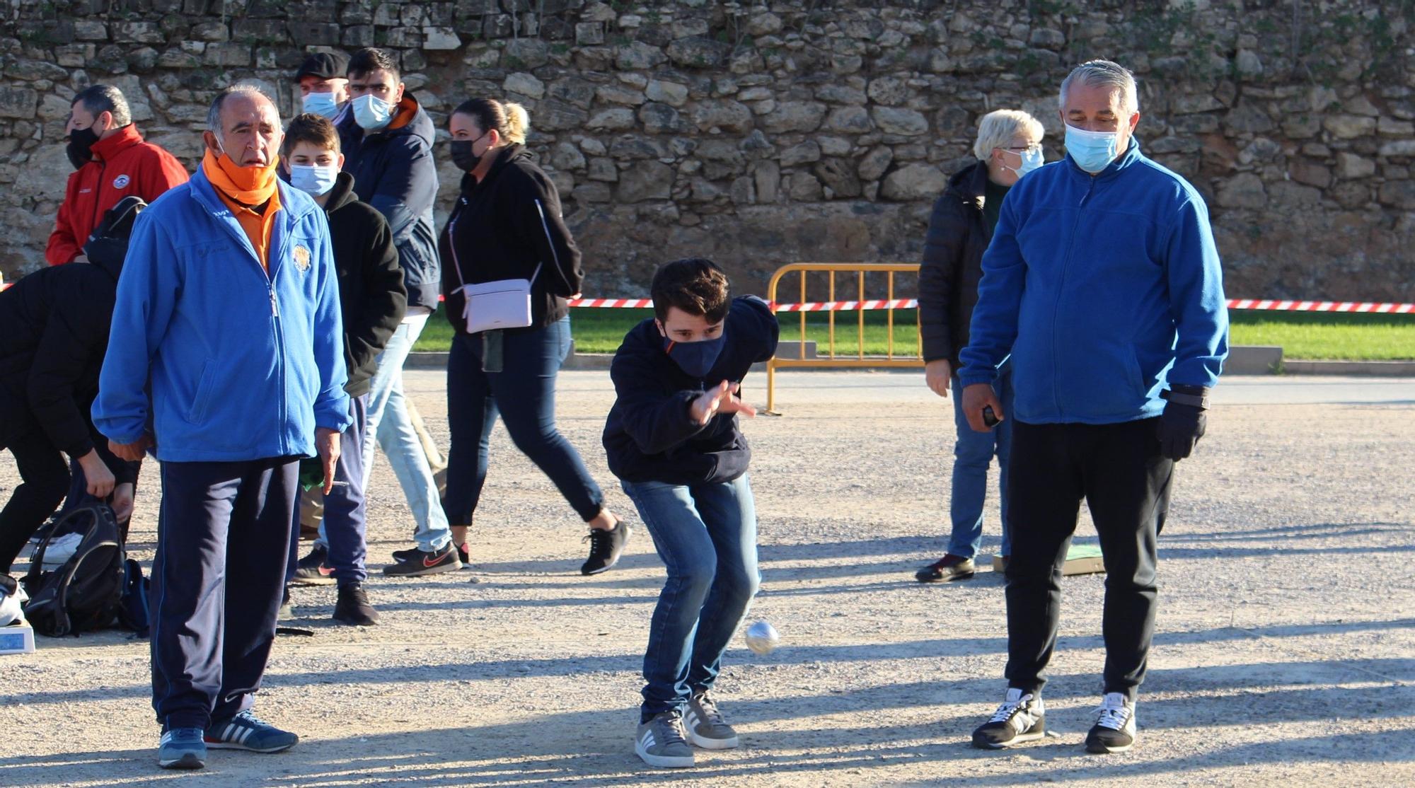 La actividad fallera vuelve a golpe de petanca