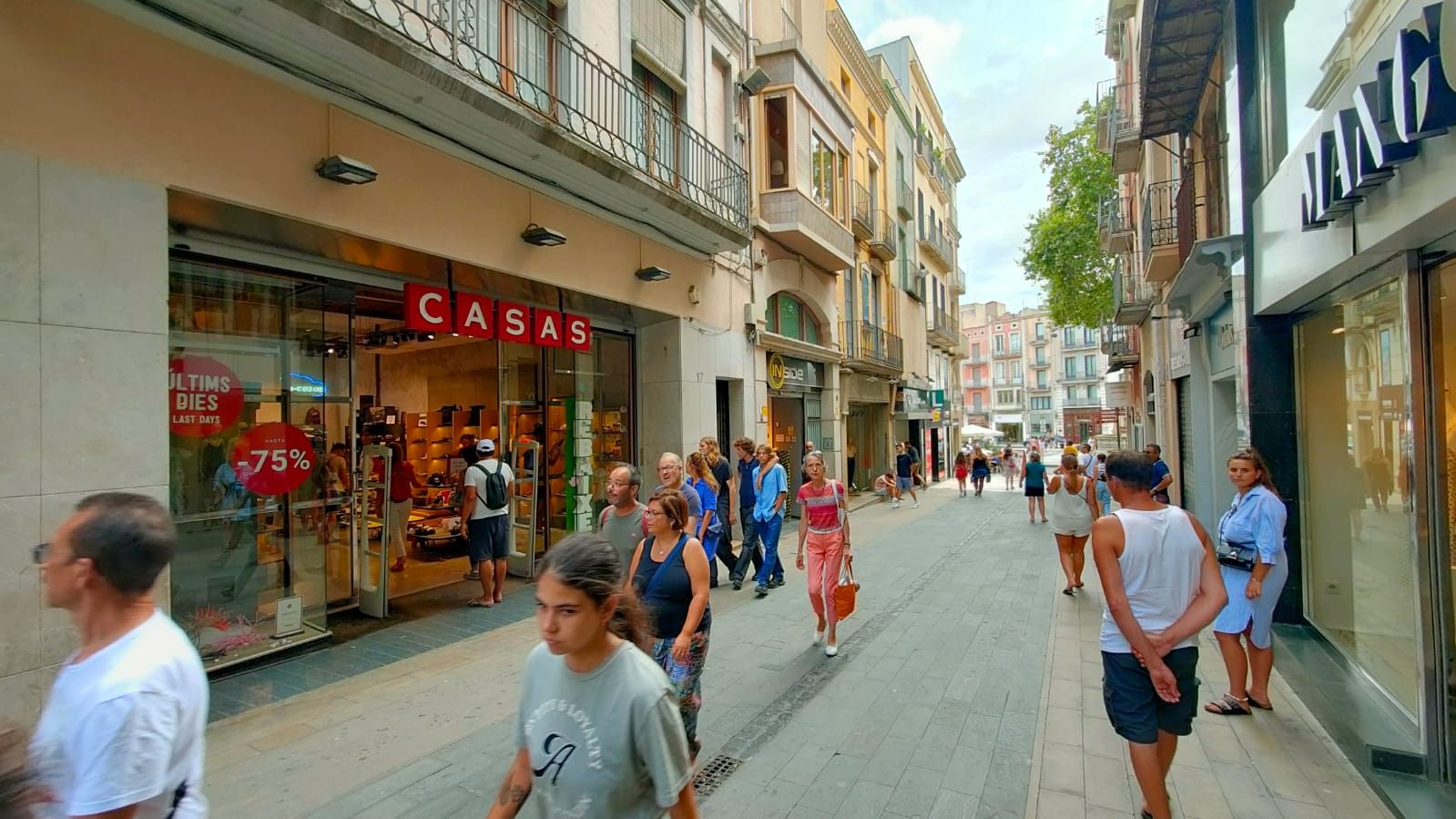 Gran afluència de visitants a la ciutat de Figueres