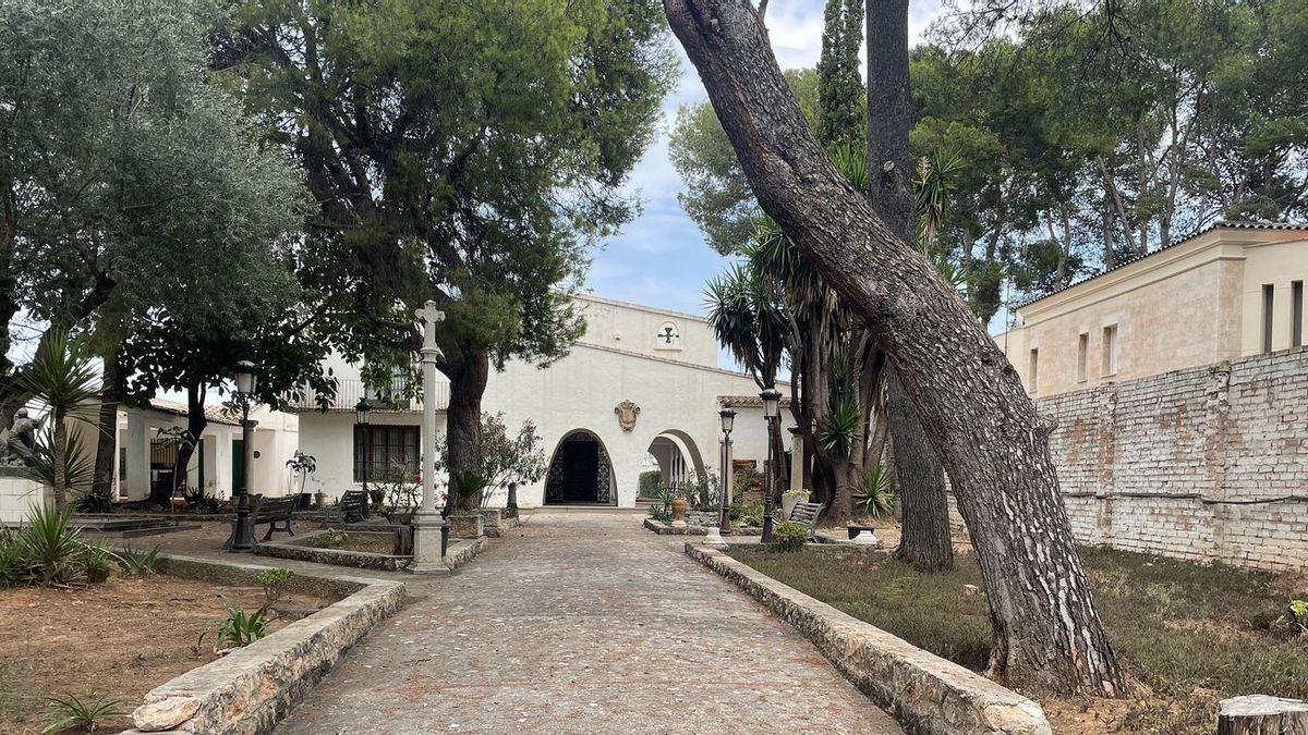 La primera de las intervenciones previstas por el Ayuntamiento de Vila-real en la casa-museo de Llorens Poy es adecuar el jardín.