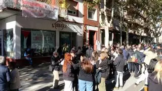 Más de 400 personas se movilizan en Sabadell contra el desalojo del centro social ocupa L'Obrera