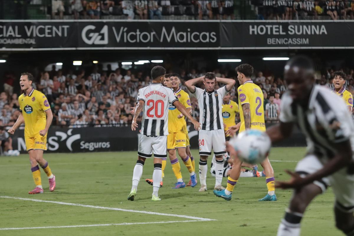 Serpeta se lamenta de una ocasión fallada por el Castellón ante el Valladolid.