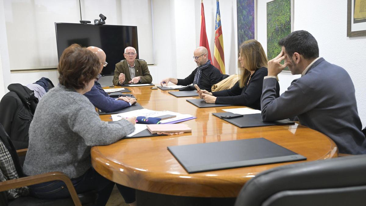 El alcalde Císcar con representantes de los polígonos.