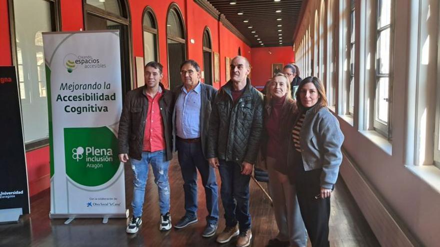 Una representación de Adispaz acudió al acto. | SERVICIO ESPECIAL