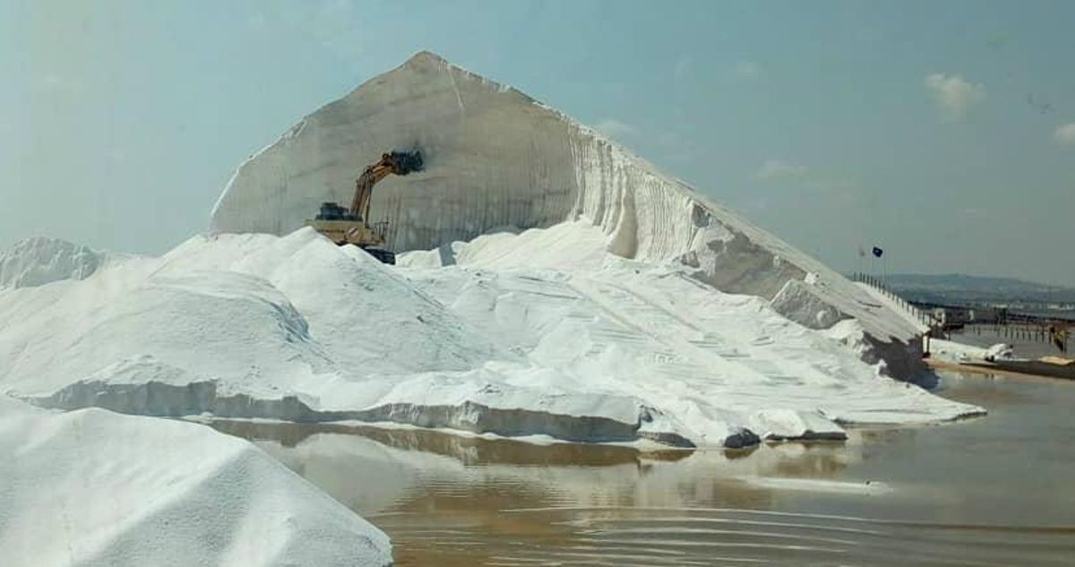 En la imagen se puede observar la elevación del nivel del agua de las salinas en las inundaciones de finales de 2016