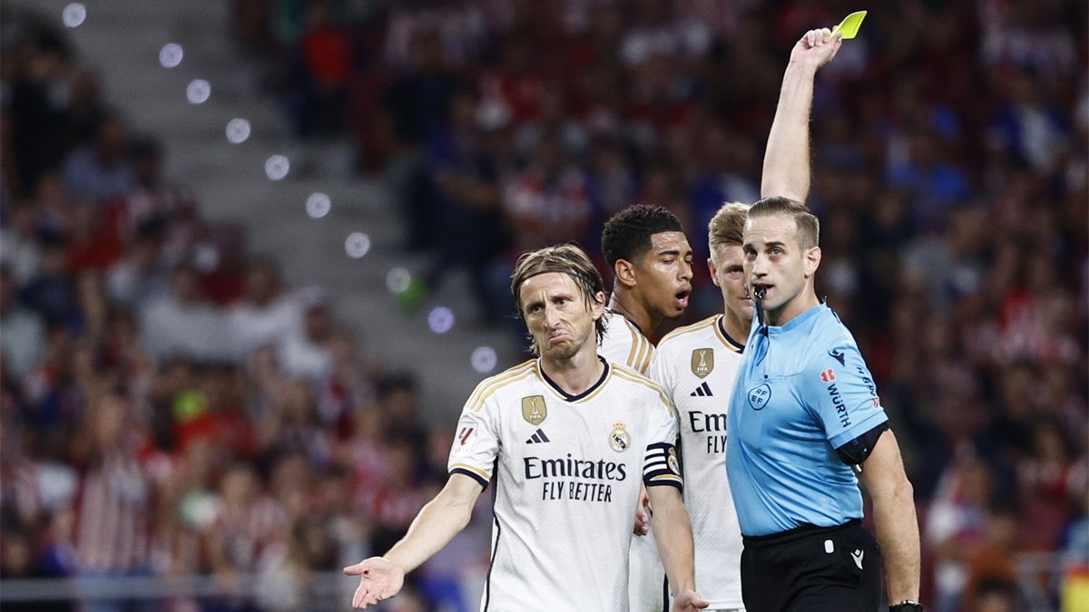 Modric, impotente, vio una amarilla por protestar
