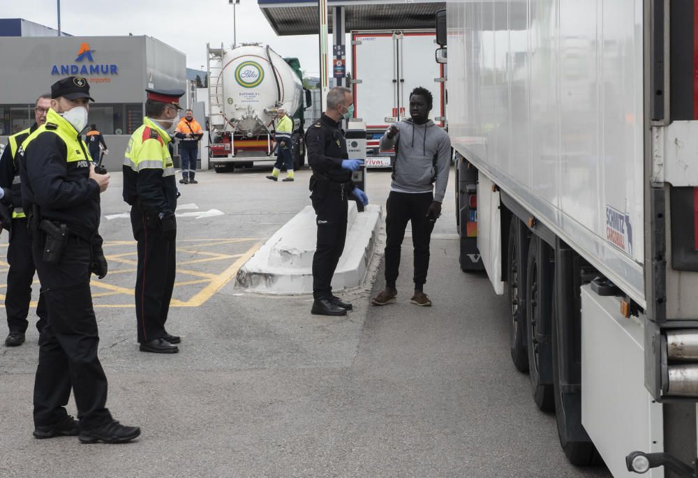 Troben un immigrant ocult a un camió a la Jonquera