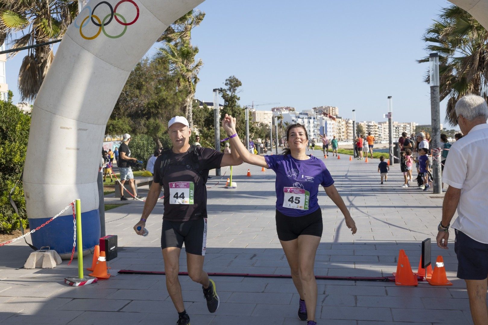 Así fue en imágenes una nueva edición de la carrera solidaria de AFA Torrevieja