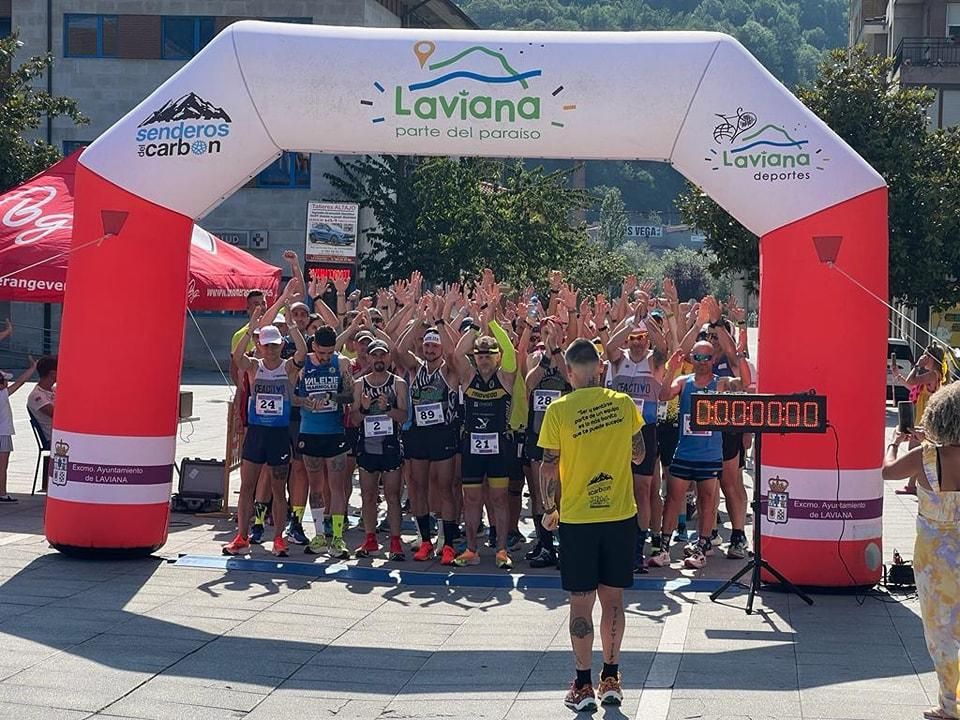 Doscientas personas marchan y escancian en Laviana para combatir la ELA