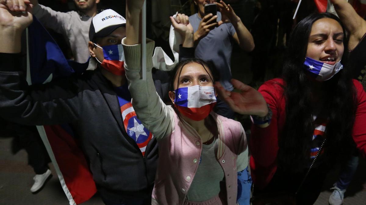 Chile rechaza con un 62,2 % la propuesta de nueva Constitución.
