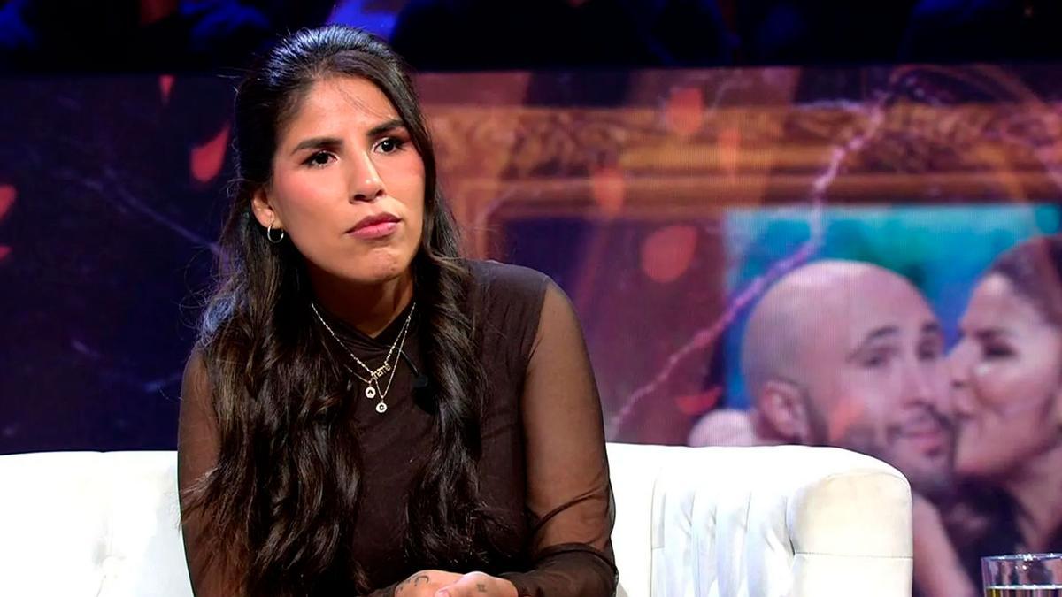 El grito de lamento de la hija de Isabel Pantoja: "Hay niños que lloran en el avión"