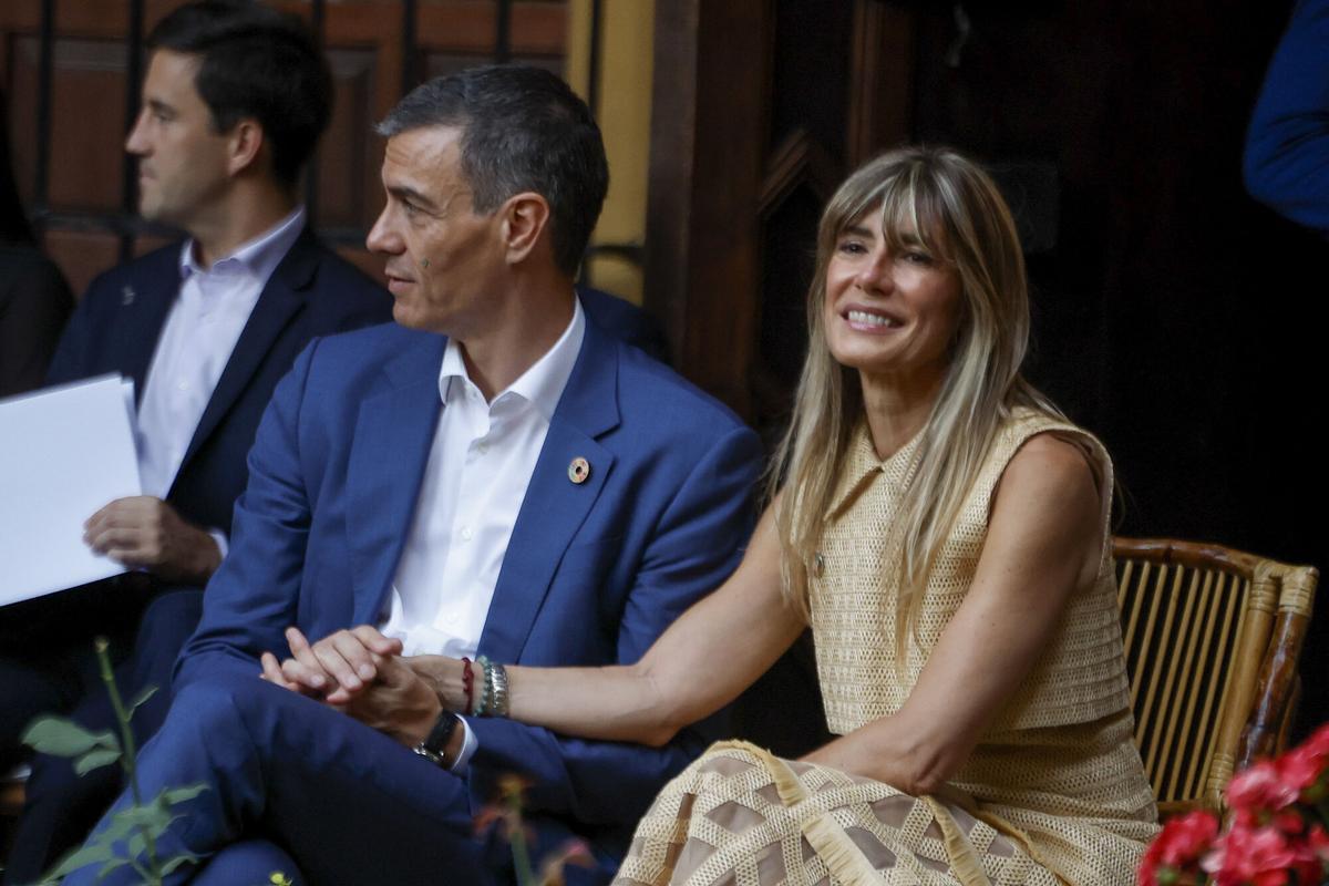 Pedro Sánchez y su mujer, Begoña Gómez, durante la Conferencia Internacional para el Desarrollo celebrada en Sevilla en junio de 2025.