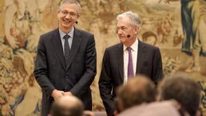 El presidente de la Reserva Federal, Jerome Powell, y el gobernador del Banco de España, Pablo Hernández de Cos.