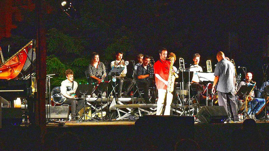 Concert de l&#039;Asier Olabarrieta Big Band a la plaça de Sant Joan