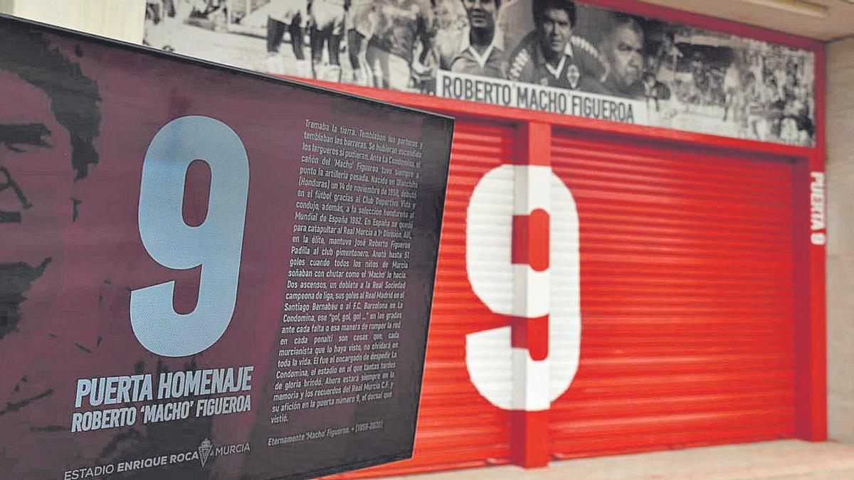 La puerta &#039;macho&#039; Figueroa, ayer, en el estadio grana