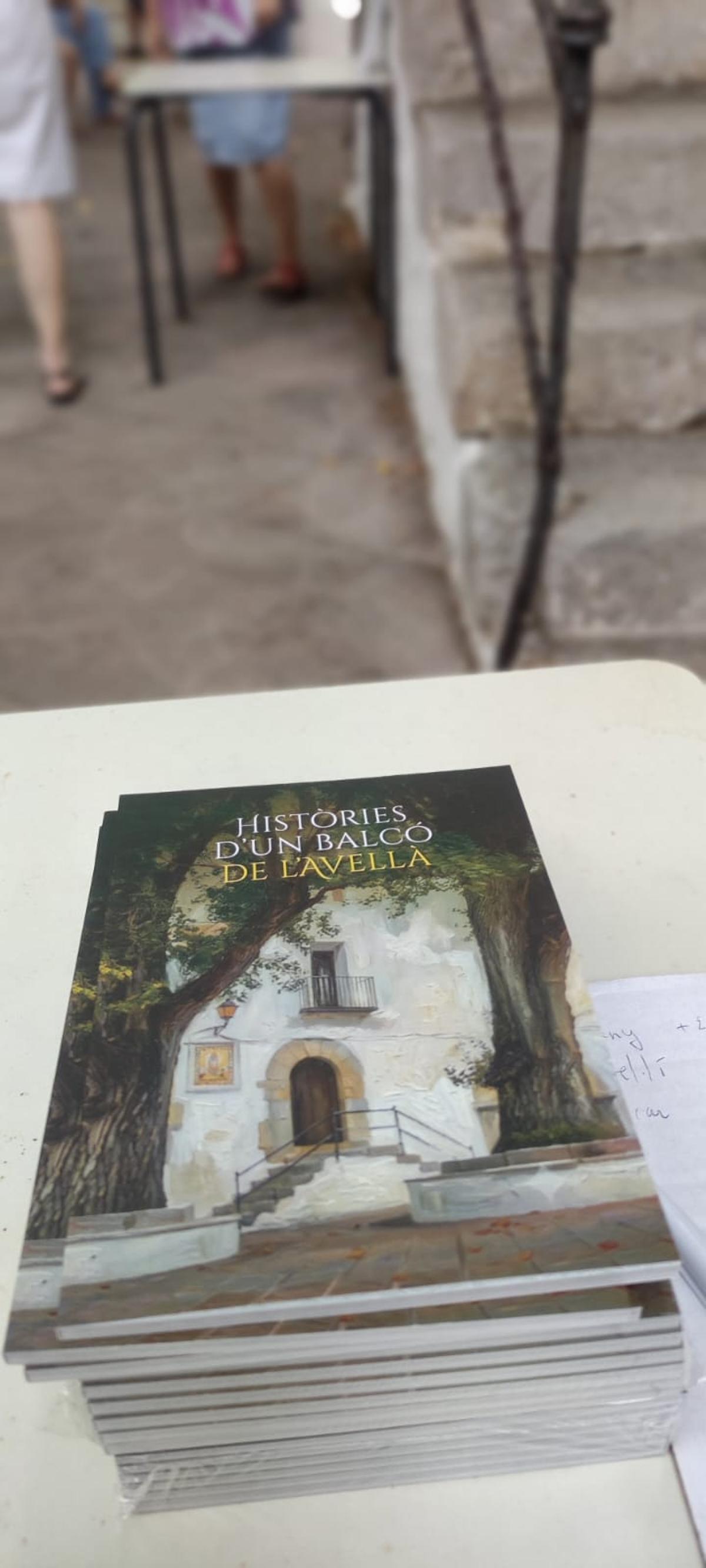 Este martes se ha presentado en Catí el libro 'Històries d'un balcó de l'Avellà', creado por los vecinos que pasan sus vacaciones estivales en este enclave.