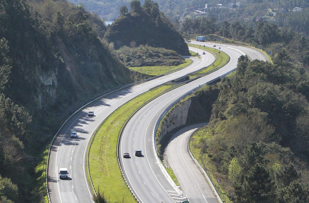 Autovía A 52 a su paso por la provincia, en un tramo entre Vigo y la ciudad de Ourense.