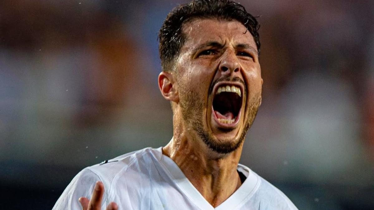 VALENCIA CF MERCADO FICHAJES La planificación deportiva del Valencia CF 26/27, pendiente de Guido Rodríguez