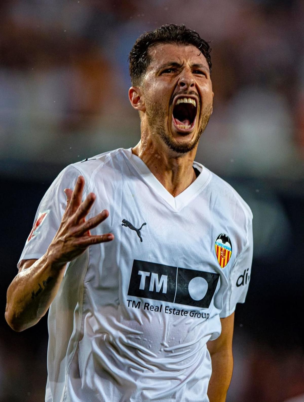 GUIDO CELEBRA SU GOL CONTRA EL BARCELONA