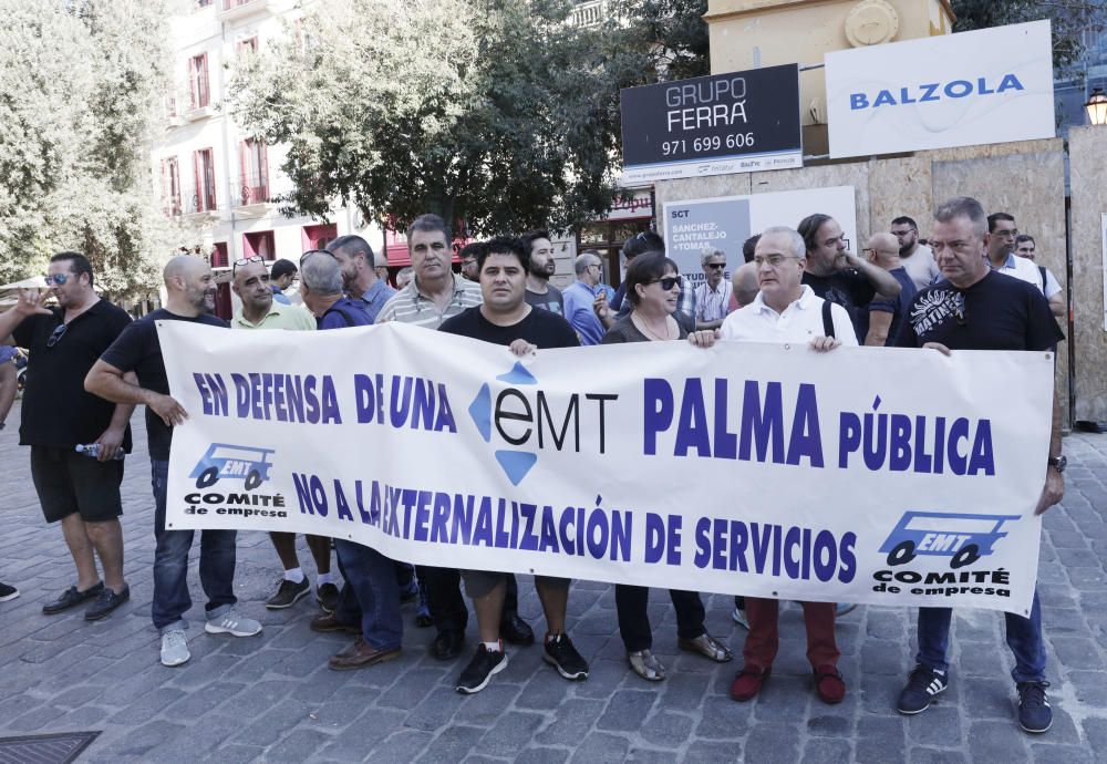 Pleno de Cort con manifestaciones de trabajadores de la EMT, cazadores y defensores de sa Feixina