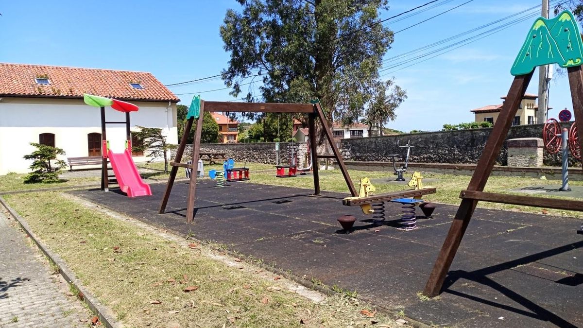 Parque infantil en La Isla, Colunga