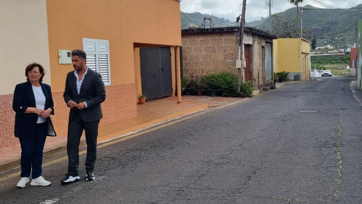 Ana Mena y Luis Yeray Gutiérrez en el camino Lomo Las Rías.