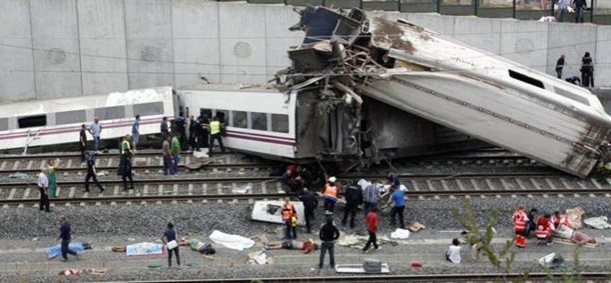 Más de 60 muertos y un centenar de heridos al descarrilar un tren en Santiago