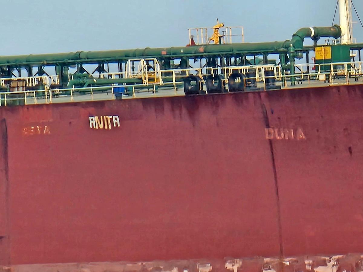 Detalle de los multiples cambios de nombre del petrolero Anita