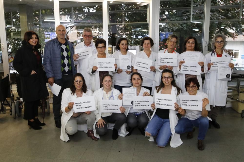 Trabajadores del centro de salud de A Doblada