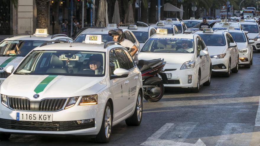 Tiempos nuevos para el taxi y los VTC en Elche