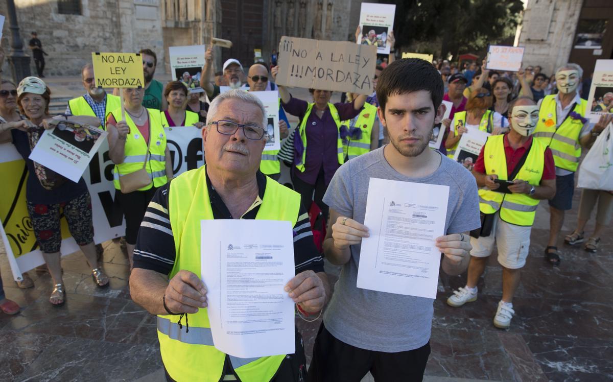Ramón Alcañiz y Fran Pardo muestran la denuncia