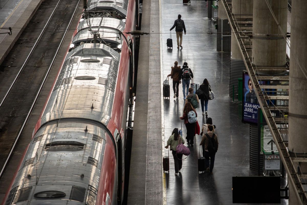 Los colapsos en Atocha y Barajas en los últimos días no han dejado otra cosa que imágenes de hacinamiento y caos.