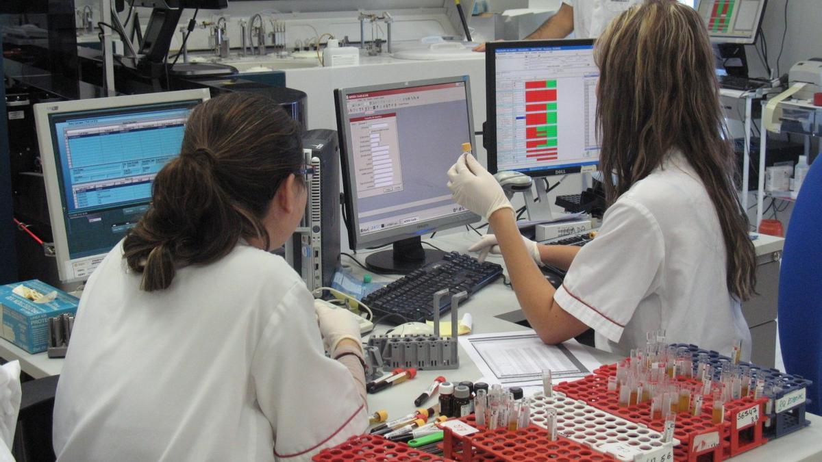 Laboratorio del Hospital Universitario de Torrevieja, en una imagen de archivo