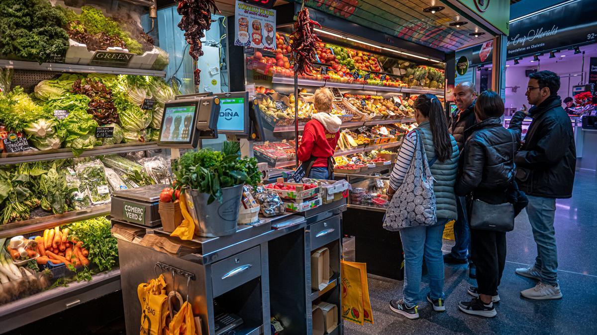 Las cadenas alemanas Lidl y Aldi, junto a las españolas Dia y Consum, son las únicas que aumentan su cuota de mercado en el sector