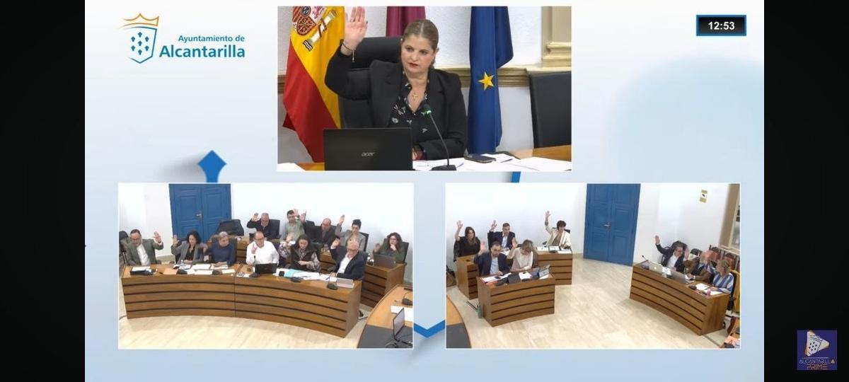 Votación del Pleno para aprobar la gratuidad del transporte público en Alcantarilla en días como el Bando de la Huerta y el Entierro de la Sardina