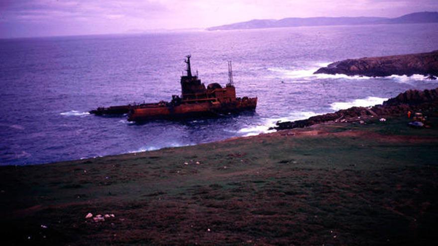 El &#039;Mar Egeo&#039;, encallado en A Coruña en 1992.