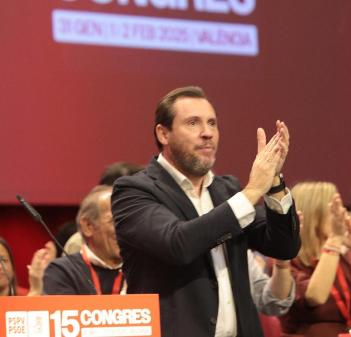 El ministro Óscar Puente, ayer, en el cierre del congreso. | EDUARDO RIPOLL