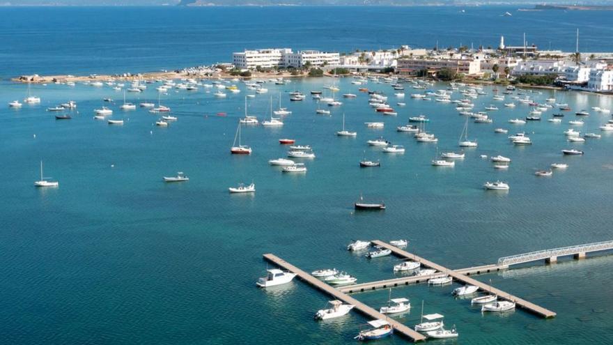 Imagen de archivo de los barcos fondeados en s’Estany des Peix en septiembre de 2022.