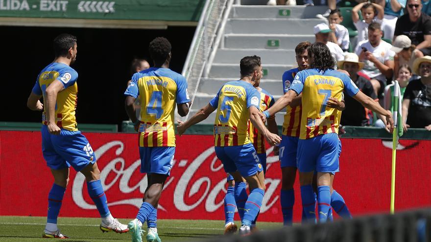 Resumen, goles y highlights del Elche 0 - 2 Valencia de la jornada 30 de LaLiga Santander