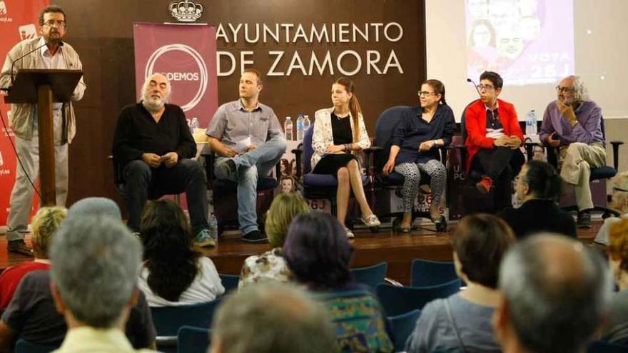 Presentación de candidatos en La Alhóndiga.