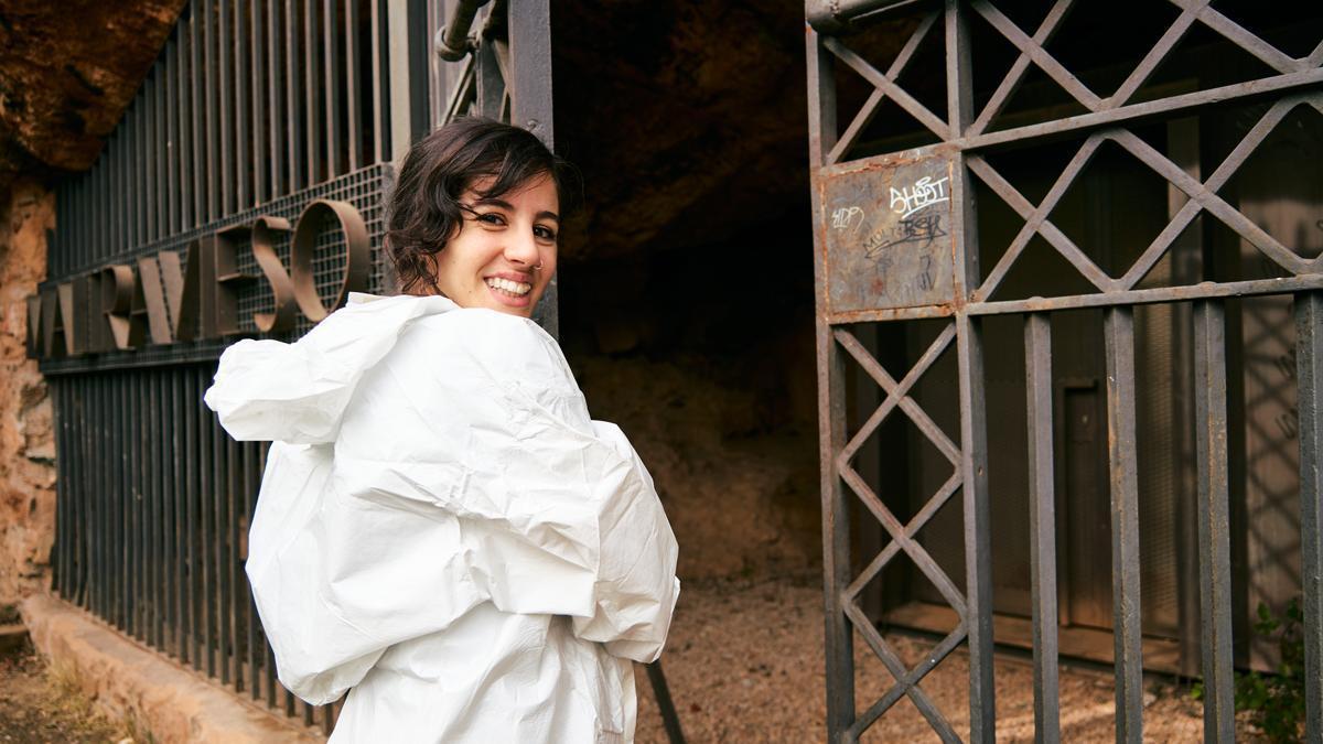 Celia Chaves Rodríguez, arqueóloga extremeña en la cueva de Maltravieso.