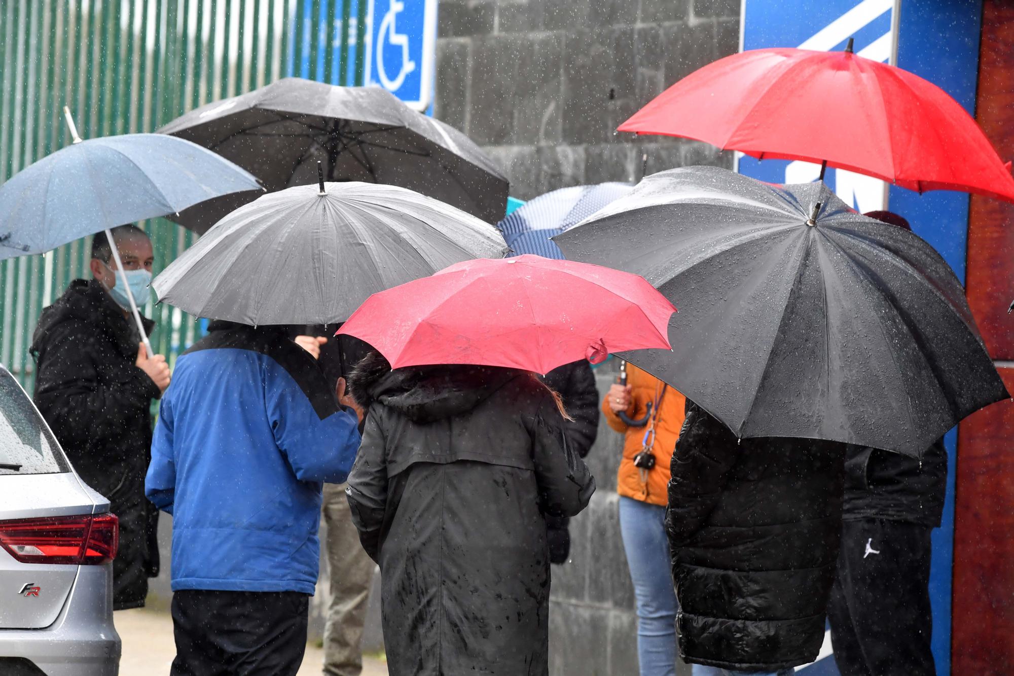 Los restos de la borrasca dejarán olas que superarán los seis metros, con nieve por encima de 800 metros en Ourense