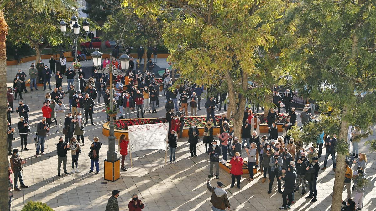 Imagen de la protesta de los hosteleros captada desde el ayuntamiento de Torrevieja